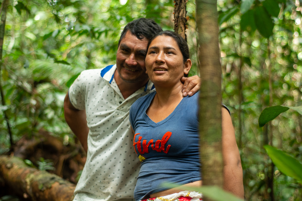Olmes Rodríguez y María Gaitán, líderes campesinos del corregimiento El Capricho de San José del Guaviare, participan de un proyecto de forestería comunitaria para conservar la selva amazónica. Foto: La Liga Contra el Silencio.